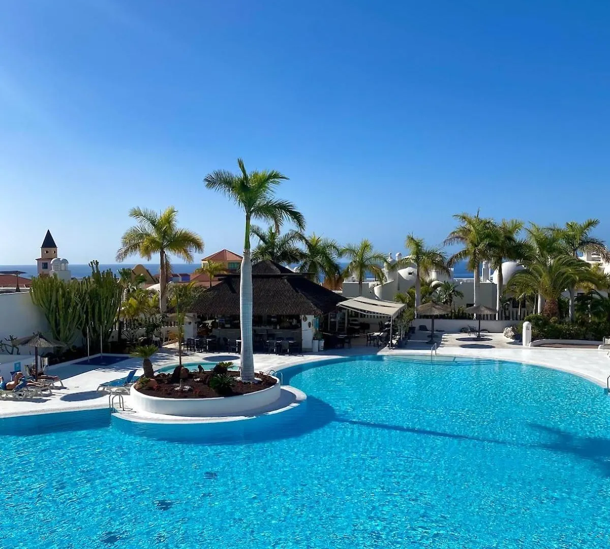 דירות אדחה Family Oasis - Oceanview Duplex, Heated Pool, Air Con