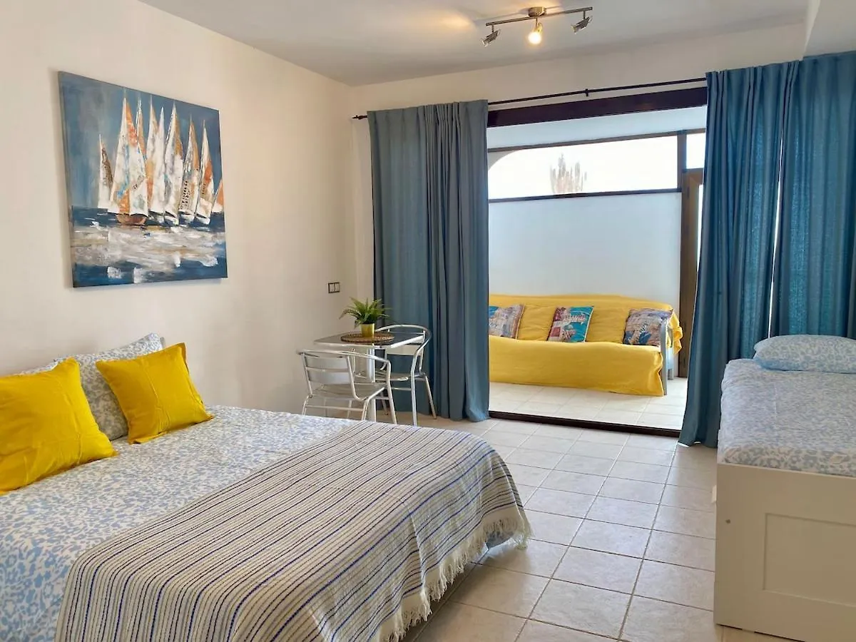 דירות אדחה Family Oasis - Oceanview Duplex, Heated Pool, Air Con 0*,  ספרד